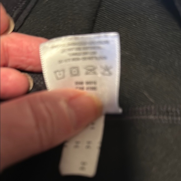 Under Armour Women's Black and Gray Rash Guard - Picture 7 of 8